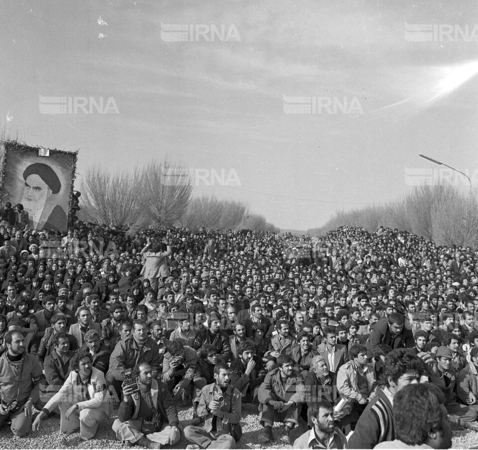 ورود امام خمینی به ایران و سخنرانی در بهشت زهرا