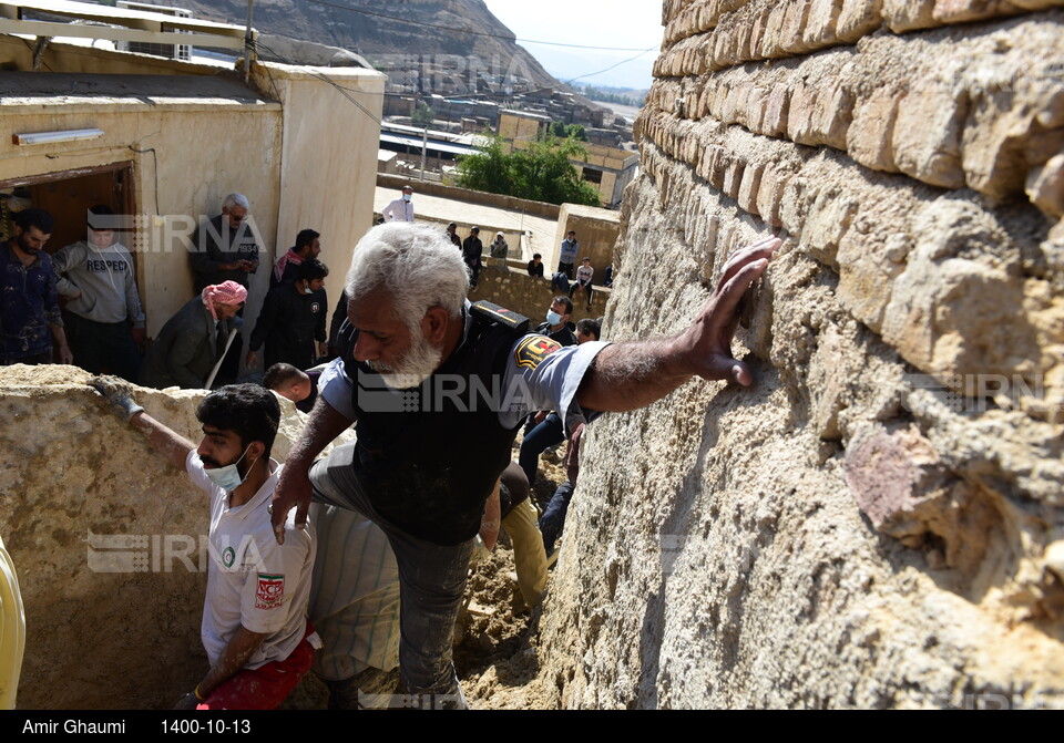 مرگ جوان لاری به علت ریزش کوه ناشی از باران شدید