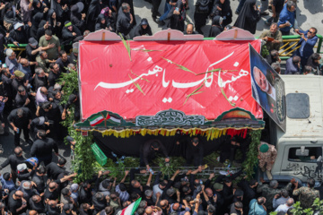 Multitudinario funeral del mártir Haniya en Teherán