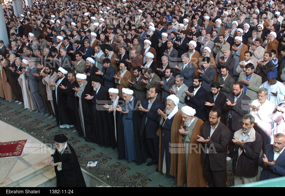 نماز عبادی سیاسی جمعه به امامت مقام معظم رهبری  ۲۴ بهمن ۱۳۸۲