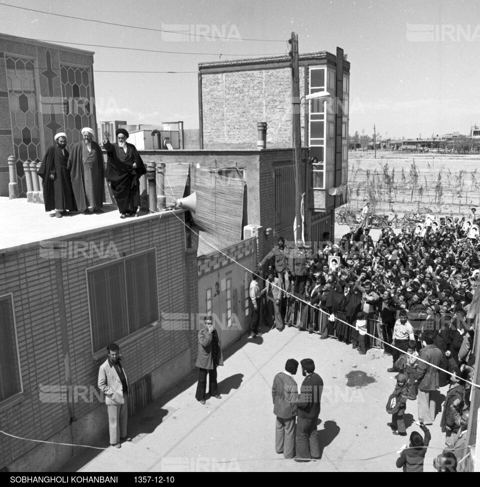 دیدار مردم قم با امام خمینی در محله یخچال قاضی