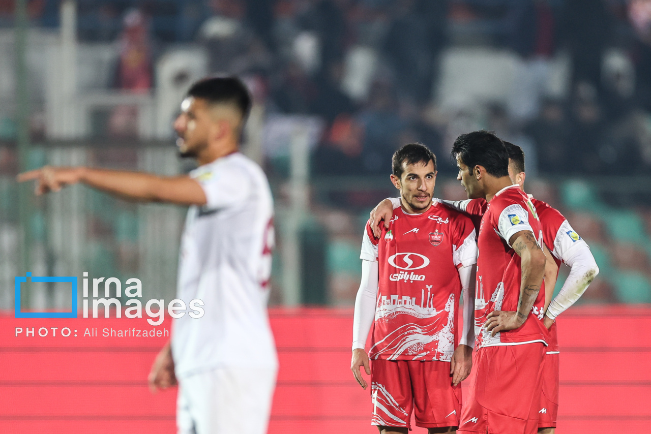 لیگ برتر فوتبال - پرسپولیس و نساجی