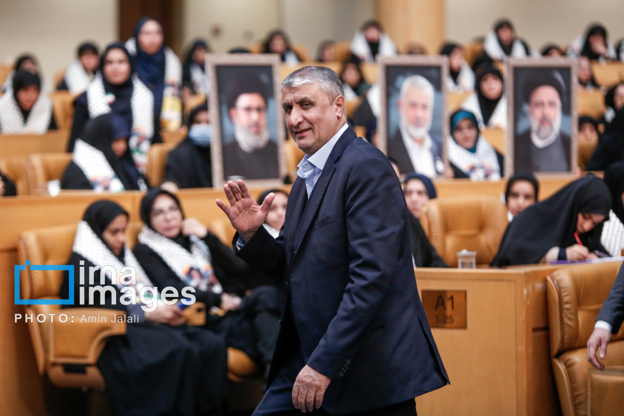 جشنواره «تجلیل از مدیران و کارکنان تراز مکتب حاج قاسم»