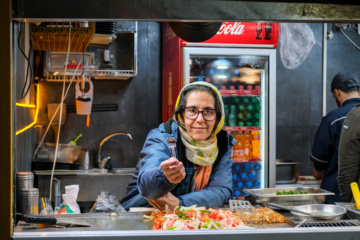 Compras para la noche de Yalda en Teherán