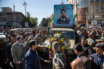 Funeral por el mártir Sayad Mansuri en Kermanshah