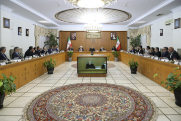 Iran’s new cabinet holds first session