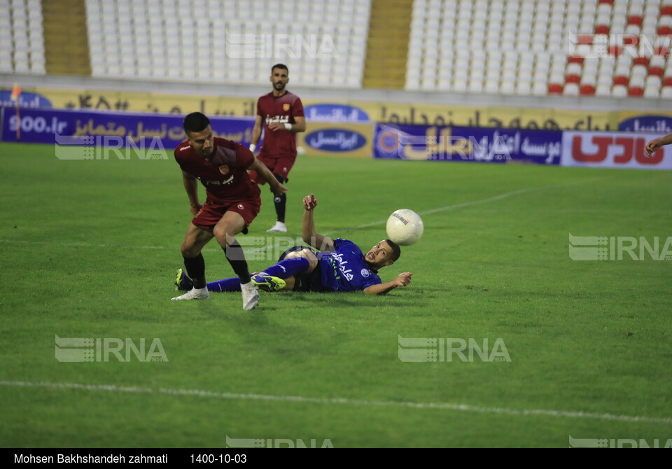 دیدار تیم های فوتبال پدیده مشهد و استقلال تهران