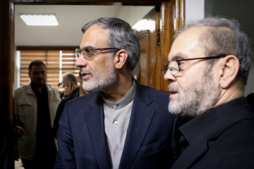 La cérémonie de condoléances pour le martyre de Sayed Hassan Nasrallah (Que sa demeure soit au Paradis) a eu lieu ce lundi 30 septembre 2024 au bureau du Hezbollah libanais  à Téhéran. Photo: Asghar Khamseh