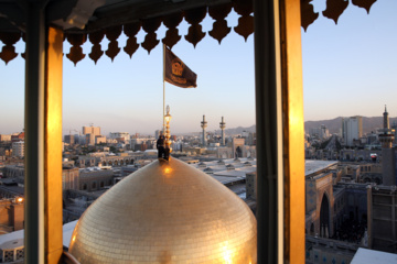 Servants change dome flag at Imam Reza (AS) shrine