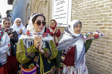 Le rituel du Nowruz Khani annonce l'arrivée du nouvel an persan