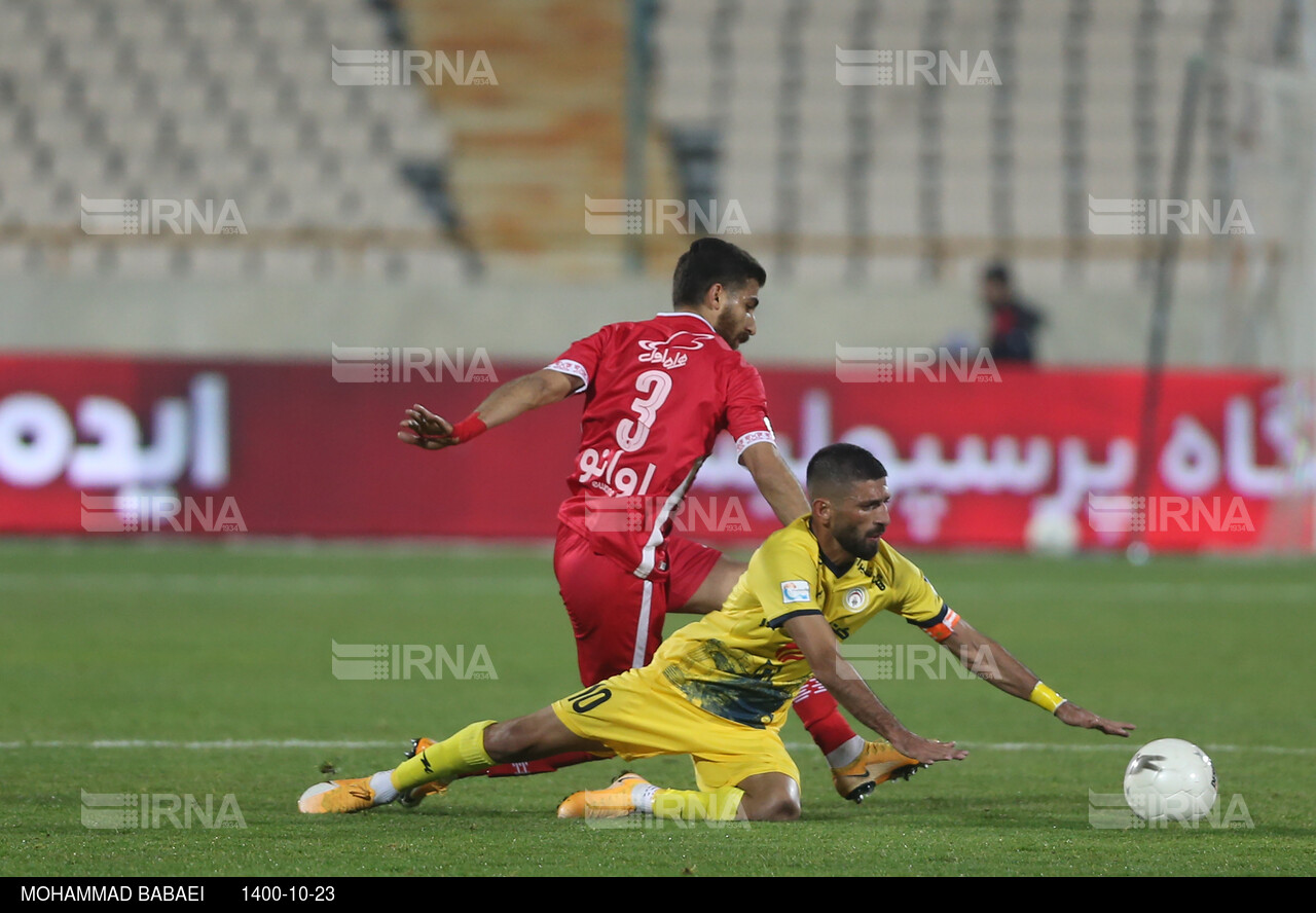 دیدار تیمهای فوتبال پرسپولیس و فجر سپاسی شیراز