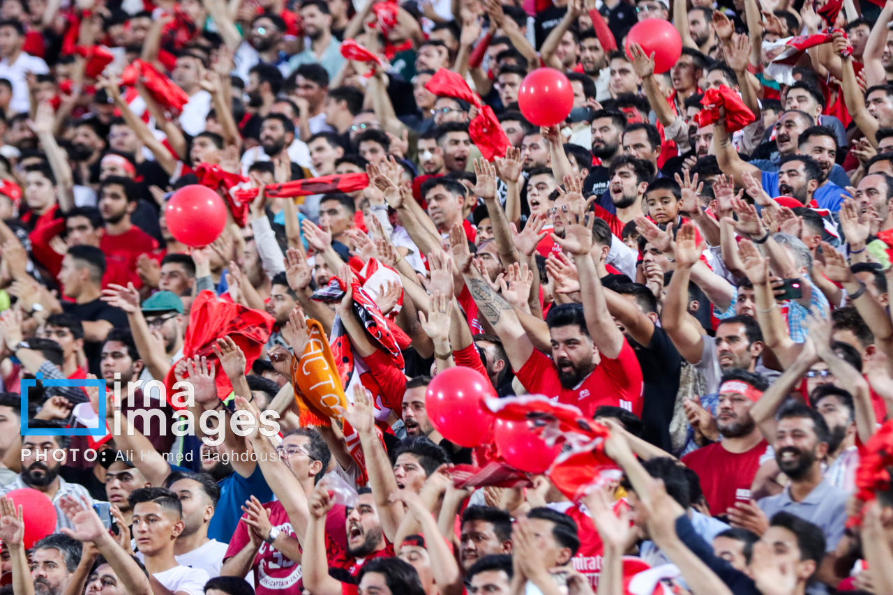 لیگ برتر فوتبال- تراکتور و پرسپولیس