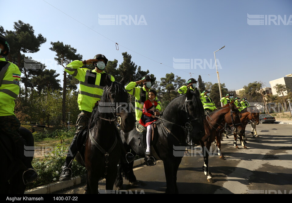 نمایش رژه اقتداری یگان اسب سوار نیروی انتظامی