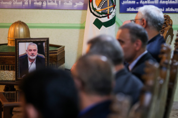 Iran acting FM visits Hamas office