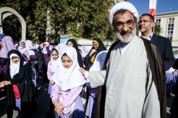 آغاز سال تحصیلی در دبستان دخترانه مصلی نژاد