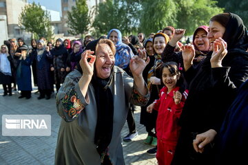 لبخند بر لبان بانوان کرمانشاهی نقش بست