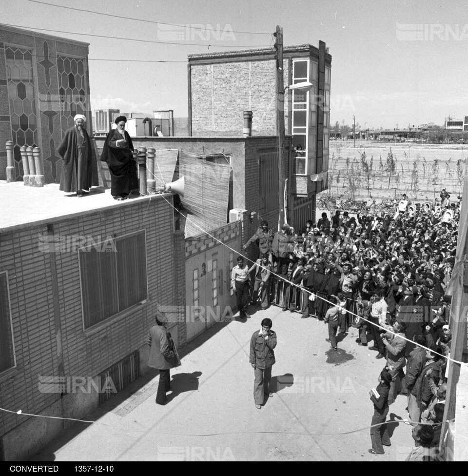 دیدار مردم قم با امام خمینی در محله یخچال قاضی