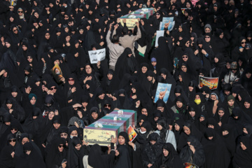 Iran : enterrement des corps de soldats martyrs inconnus à Yazd