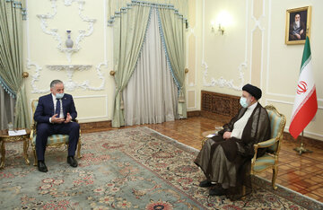 Tajik FM meets with President Raisi