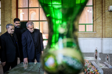 Pezeshkian admin. renews allegiance to Imam Khomeini’s ideals