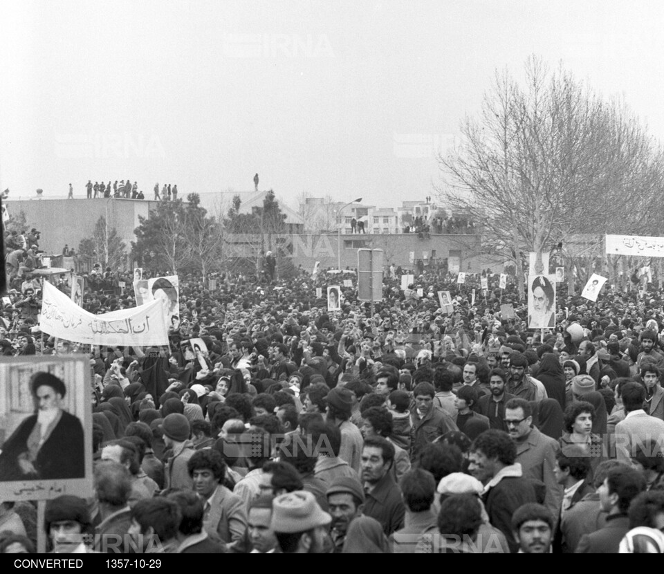 مروری بر روزهای انقلاب - راهپیمایی مردم در روز اربعین 29 دی 1357