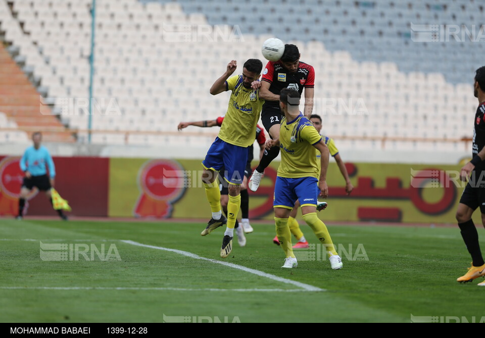 دیدار تیم های فوتبال پرسپولیس و نفت مسجد سلیمان