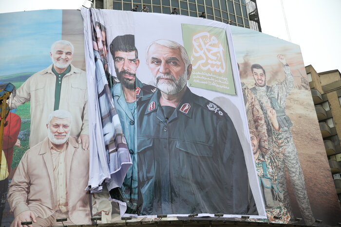 رونمایی از دیوارنگاره «لشکر محمد (ص)» در میدان ولیعصر (عج)