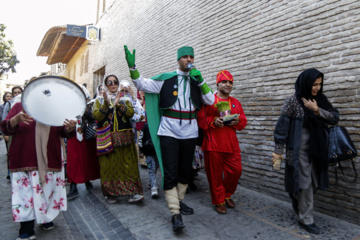 Le rituel du Norouz Khani annonce l'arrivée du nouvel an persan