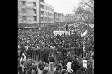 ۱۹ بهمن ۱۳۵۷، راهپیمایی مردم تهران در حمایت از امام خمینی(ره)