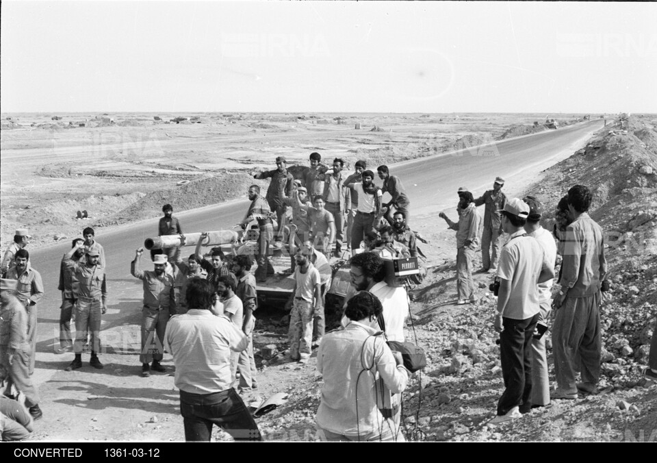 بازدید خبرنگاران خارجی از خرمشهر و هویزه - جبهه های جنوب - عملیات بیت المقدس