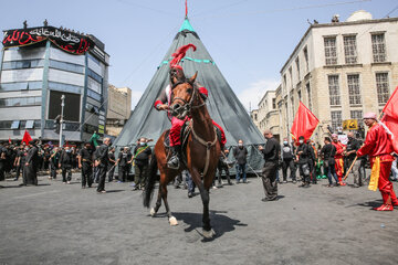 مراسم خیمه سوزان روز عاشورا در بازار تهران