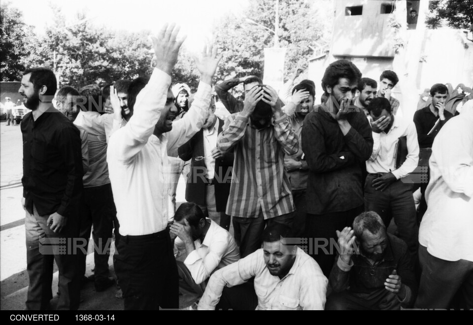 مراسم عزاداری مردم به مناسبت رحلت امام خمینی در محله جماران