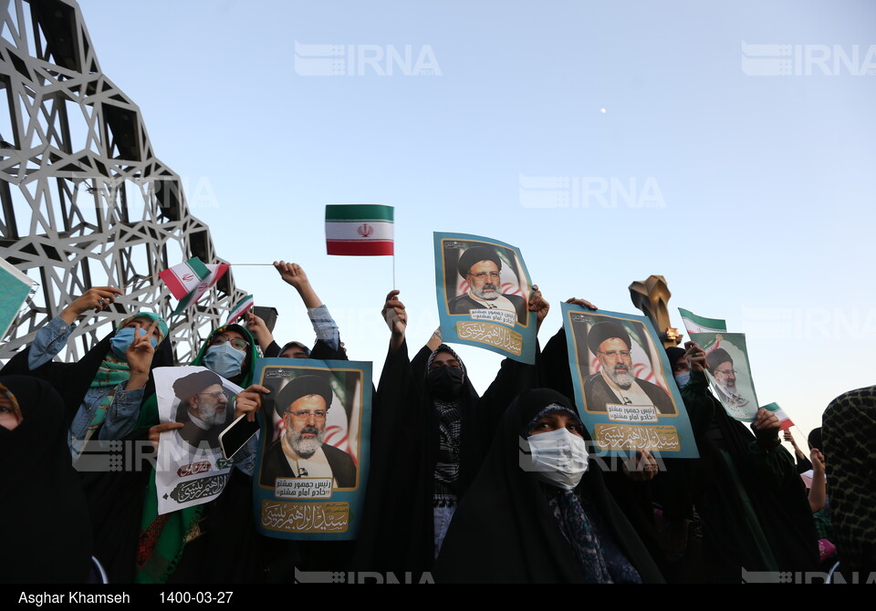جشن تهرانی‌ها برای رییس جمهور منتخب
