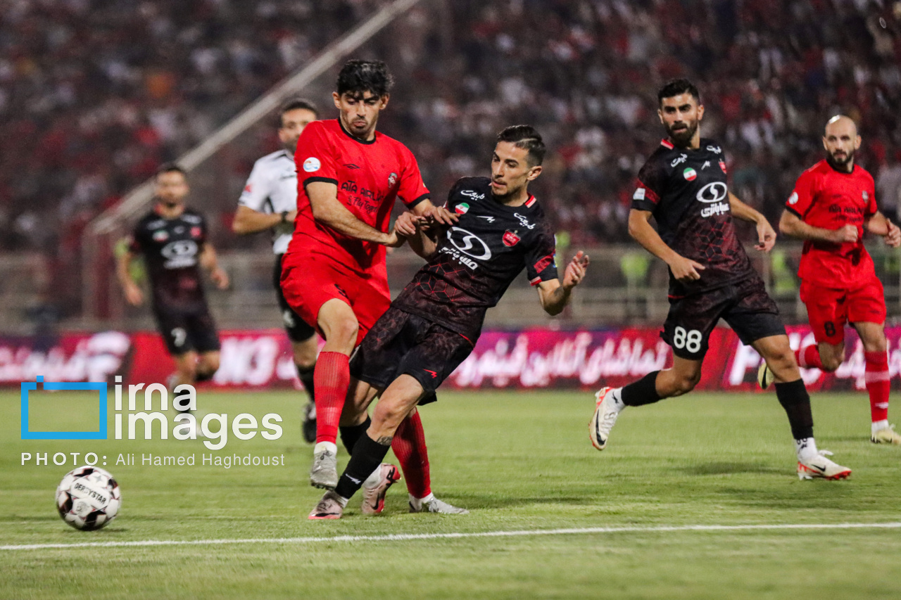 لیگ برتر فوتبال- تراکتور و پرسپولیس