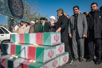 Iran : enterrement des corps de soldats martyrs inconnus à Yazd