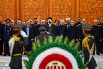 El presidente iraní y su gabinete renuevan su lealtad al Imam Jomeini