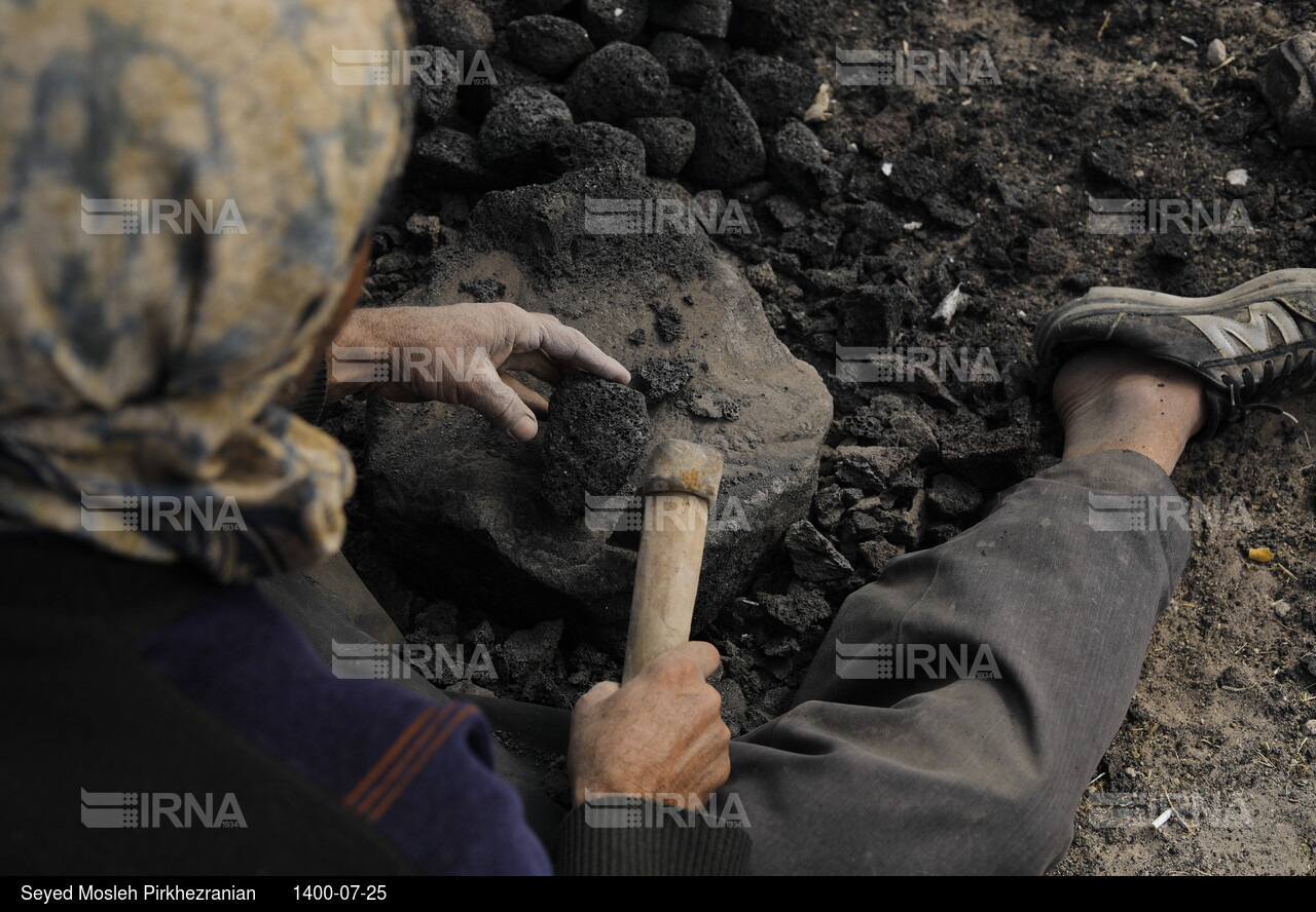 تولید سنگ پا در روستای قزلجه‌کند قروه