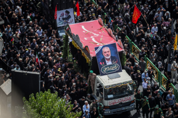 Multitudinario funeral del mártir Haniya en Teherán