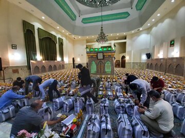 ۱۵۰۰ بسته معیشتی در امامزاده روح الله الحسنی (ع) تهران توزیع شد