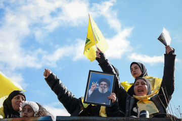 En images : les temps forts des funérailles des martyrs Nasrallah et Safieddine