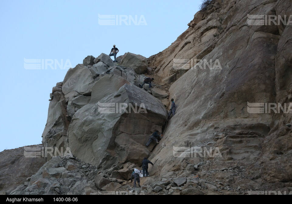 انفجار صخره ۵۰۰۰ تُنی در آزادراه تهران-شمال