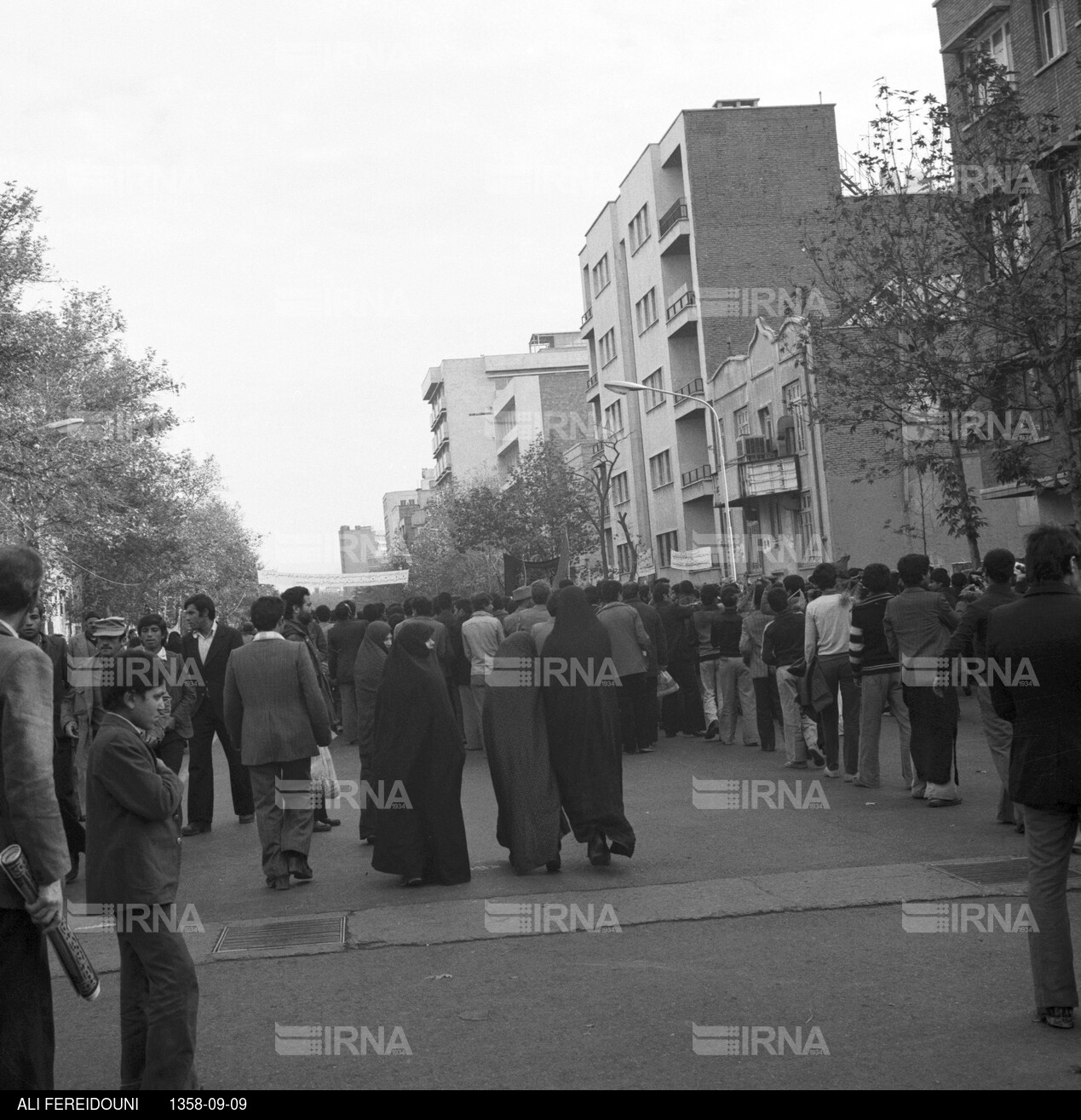 راهپیمایی مردم تهران و نماز جمعه در روز عاشورای حسینی