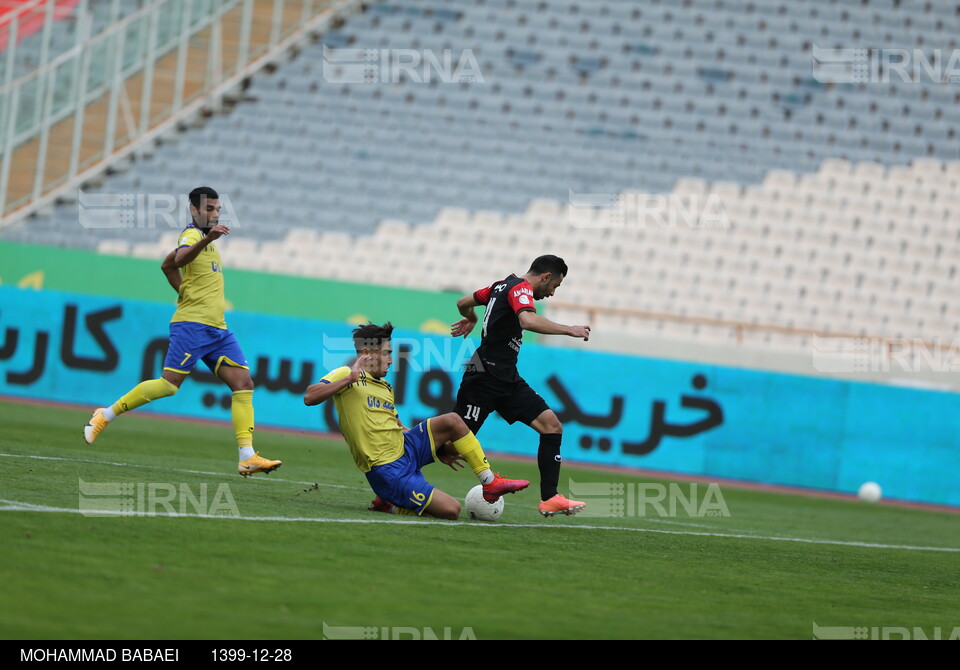 دیدار تیم های فوتبال پرسپولیس و نفت مسجد سلیمان