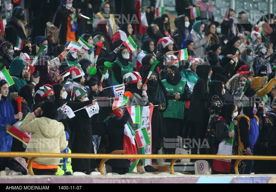 شادی در ورزشگاه آزادی پس از صعود به جام جهانی ۲۰۲۲ قطر