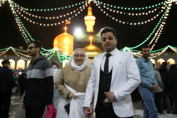 L'ambiance du sanctuaire de l'Imam Reza (P) à la veille de l’anniversaire de la bienheureuse naissance du très vénéré Imam Ali (P)