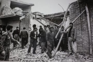 تصاویر بمباران شهر بانه در خرداد سال ۶۳