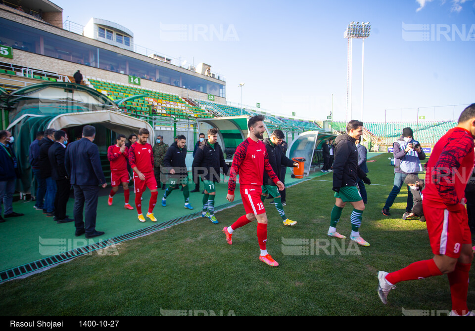 دیدار تیم‌های فوتبال ذوب‌آهن و پرسپولیس