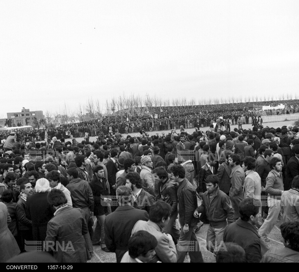 مروری بر روزهای انقلاب - راهپیمایی مردم در روز اربعین 29 دی 1357