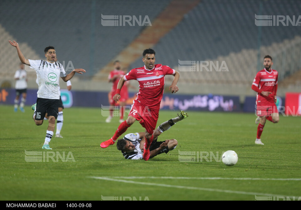 دیدار تیم فوتبال پرسپولیس و نفت مسجدسلیمان