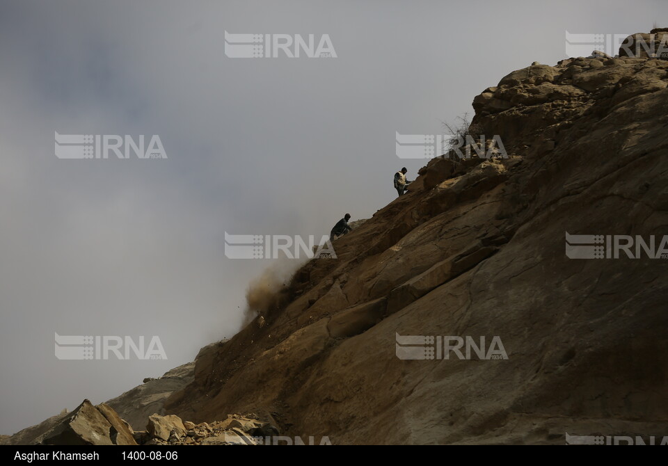 انفجار صخره ۵۰۰۰ تُنی در آزادراه تهران-شمال